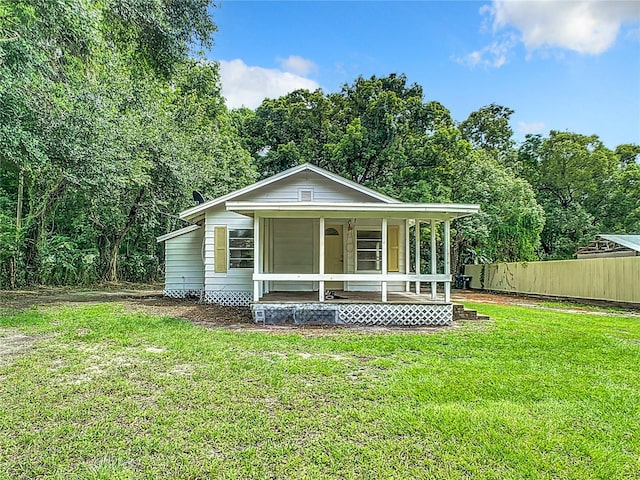 view of front of property with a front yard