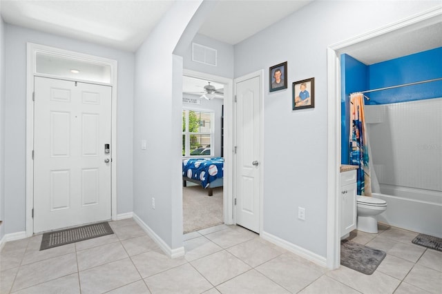 entryway with light carpet and ceiling fan