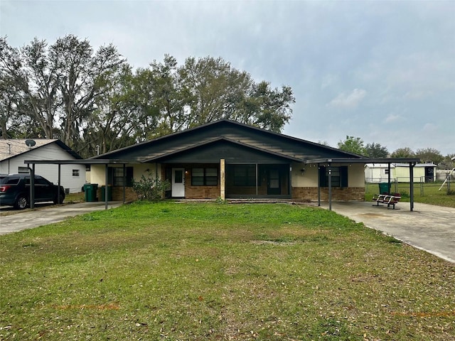 view of front facade featuring brick siding and a front lawn