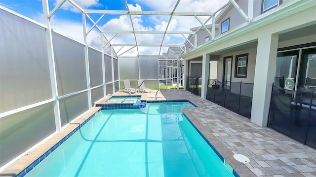 8834 Cabot Cliffs Dr, Davenport, FL 33896 - view of pool featuring a patio area, a pool with connected hot tub, and a lanai
