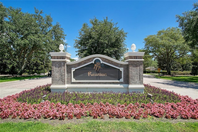 view of community / neighborhood sign