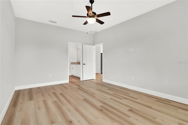 unfurnished bedroom featuring ensuite bathroom, light hardwood / wood-style floors, and ceiling fan