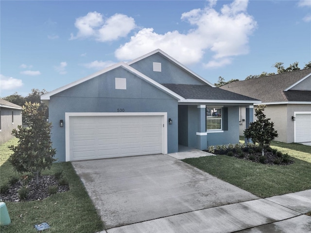 view of front of house featuring a front lawn and a garage