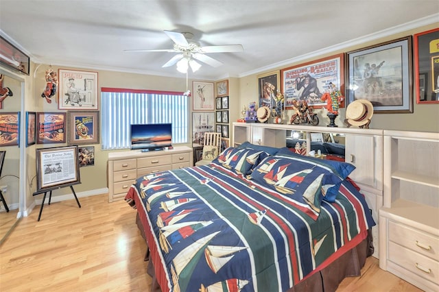 bedroom featuring light hardwood / wood-style floors, ornamental molding, and ceiling fan