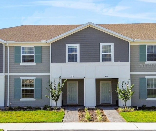 view of front of house featuring a front lawn