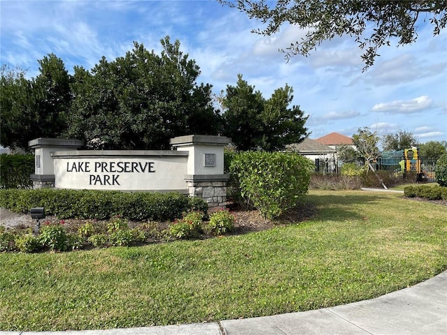 community sign with a lawn