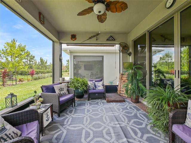 sunroom with ceiling fan