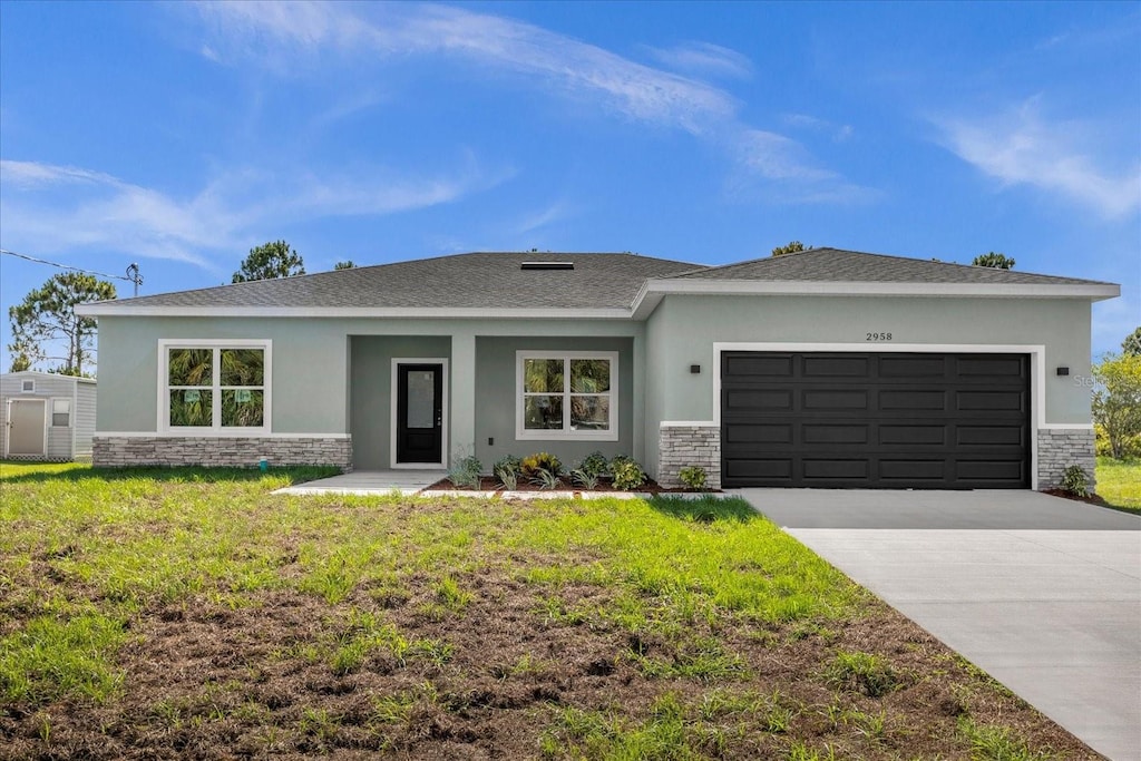 view of front of property featuring a front lawn and a garage