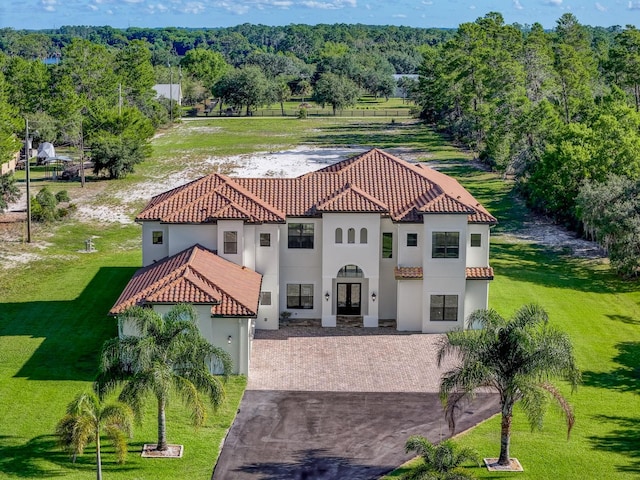 view of front of home featuring a front lawn