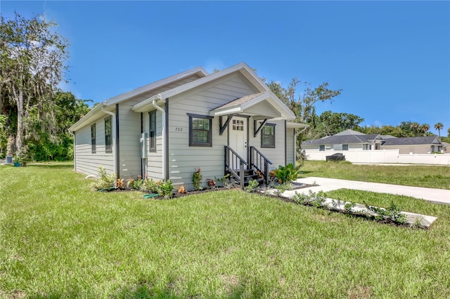 view of front of home featuring a front yard