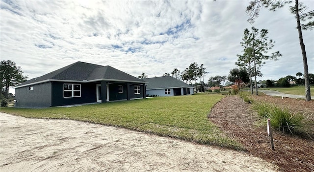 view of front of house featuring a front yard