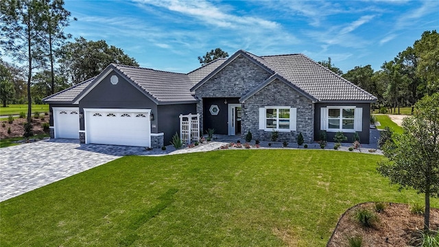 view of front facade featuring a garage and a front yard