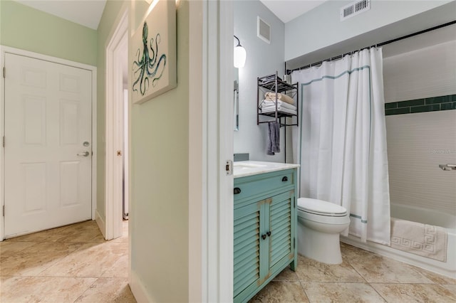 full bathroom featuring shower / bath combo with shower curtain, toilet, and vanity