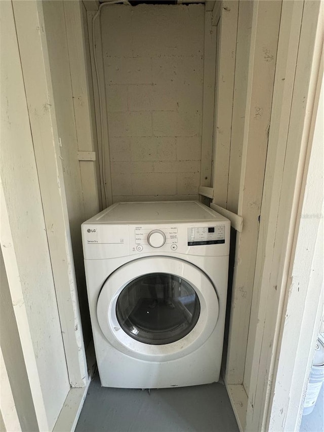 laundry area with washer / clothes dryer