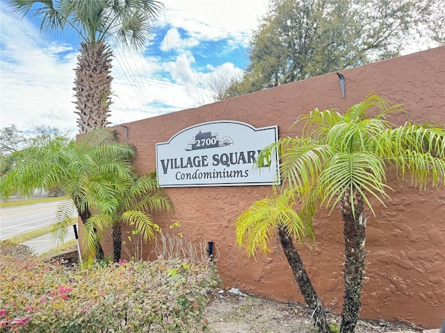 view of community / neighborhood sign