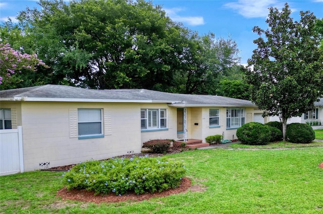 single story home with a front yard