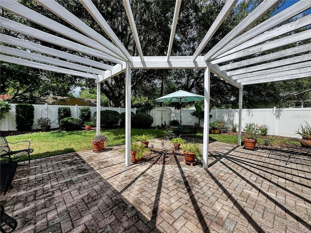 view of patio featuring a pergola