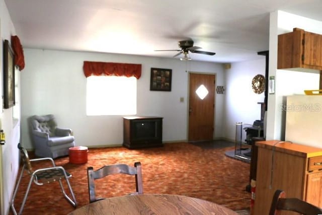 carpeted living room with ceiling fan