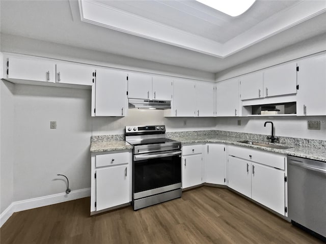 kitchen featuring appliances with stainless steel finishes, dark wood-type flooring, white cabinets, a sink, and under cabinet range hood