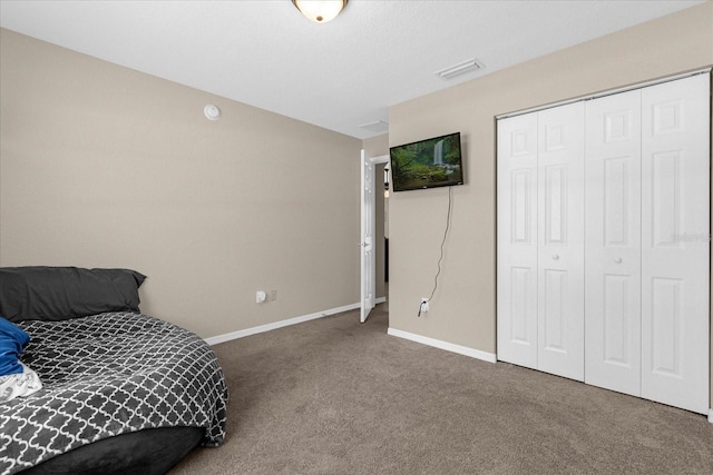 bedroom with carpet flooring and a closet