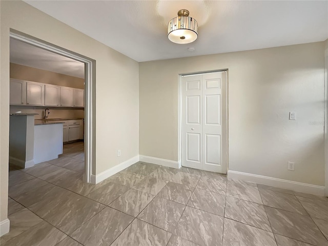 unfurnished room featuring sink