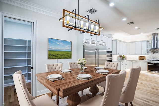 dining area with ornamental molding, recessed lighting, visible vents, and light wood-style floors