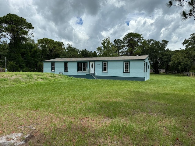 view of front facade with a front lawn