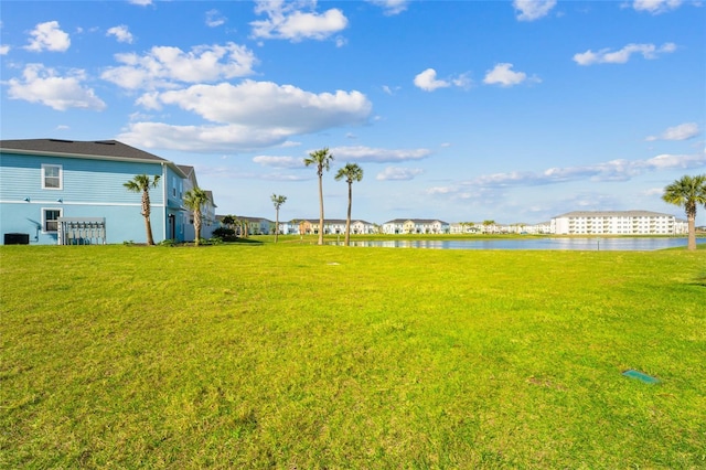 view of yard featuring a water view