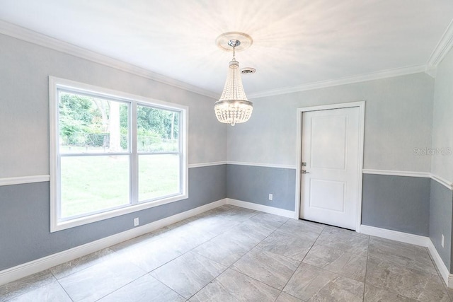 empty room featuring a chandelier and ornamental molding