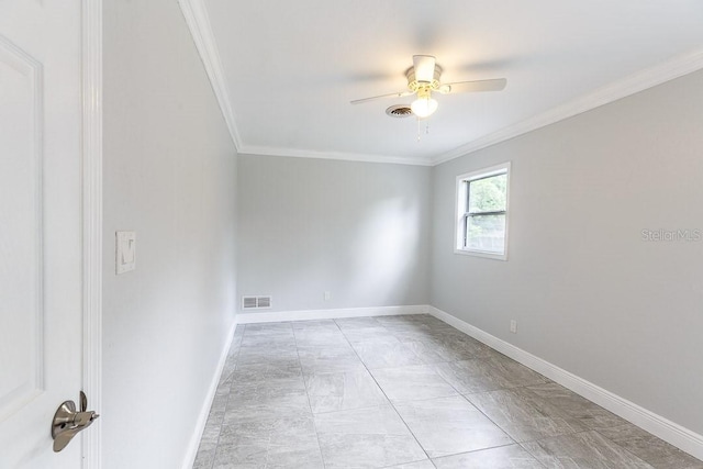 empty room featuring ceiling fan and ornamental molding