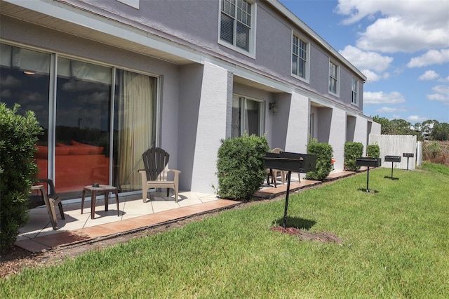 view of yard with a patio area