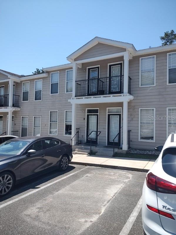 townhome / multi-family property featuring a balcony