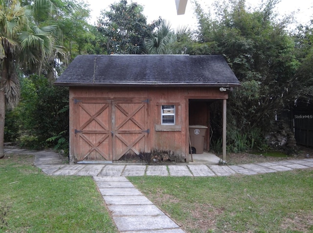 view of outbuilding featuring a yard