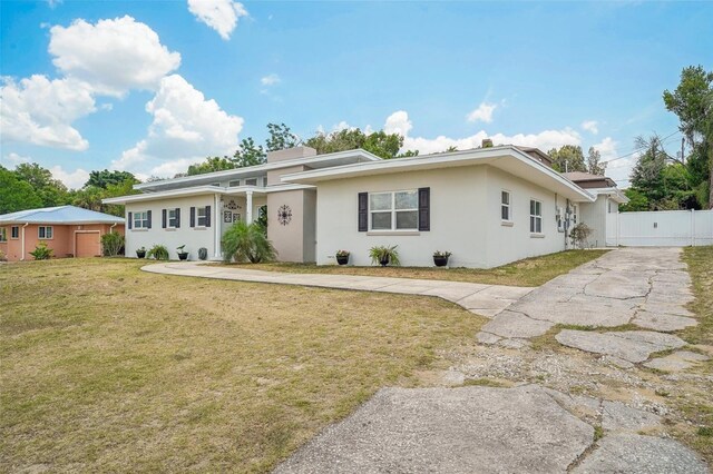 ranch-style house with a front yard