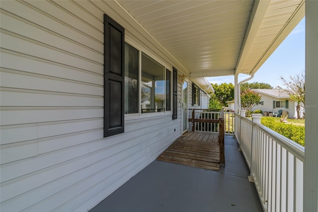 balcony featuring covered porch