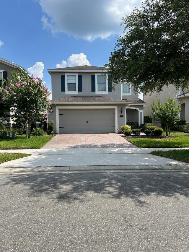 view of front property featuring a garage