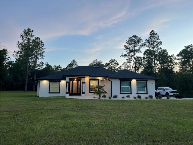 view of front facade featuring a front lawn