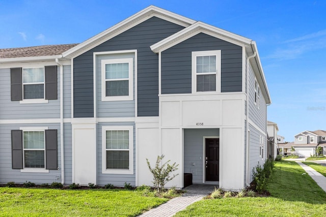 view of front of house with a front lawn