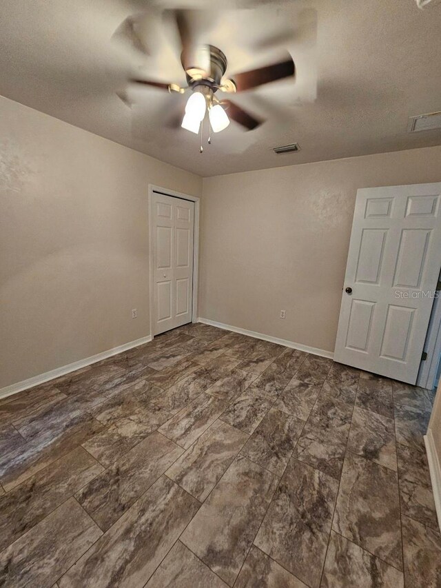 empty room with ceiling fan