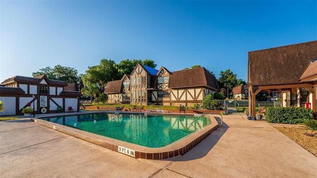 view of swimming pool