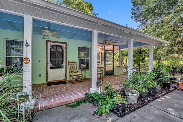 property entrance featuring ceiling fan