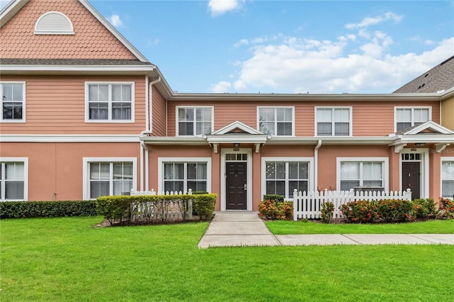 view of front facade with a front yard