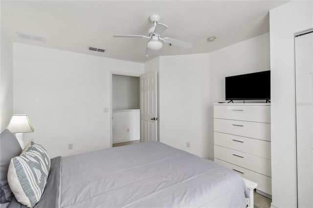 bedroom featuring ceiling fan