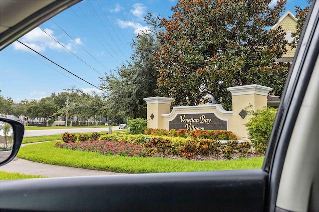 view of community / neighborhood sign