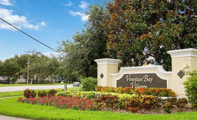 view of community / neighborhood sign