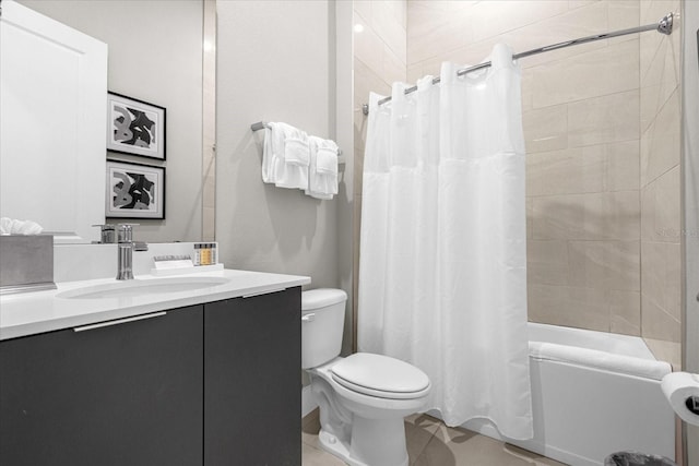 full bathroom featuring shower / tub combo with curtain, vanity, and toilet