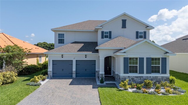 view of front of house featuring a front lawn