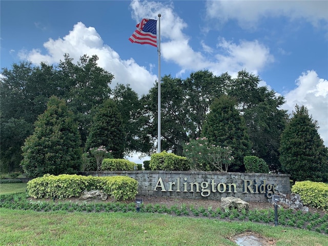 view of community / neighborhood sign