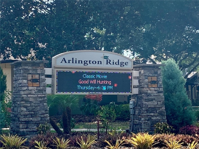 view of community / neighborhood sign