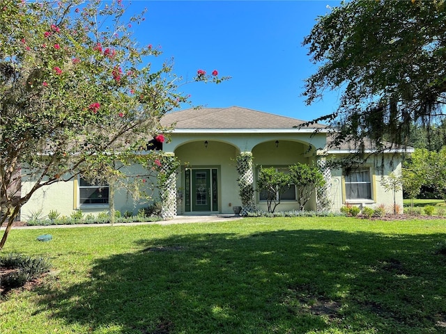 view of front facade with a front yard